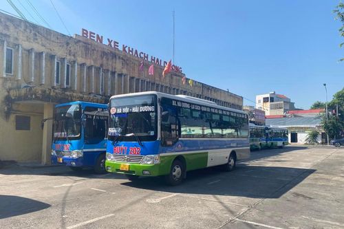 Hải Dương: Xe buýt, taxi ế ẩm vì không có khách
