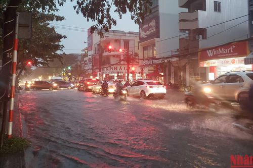 Đà Nẵng mưa lớn liên tục, nhiều khu vực ngập sâu