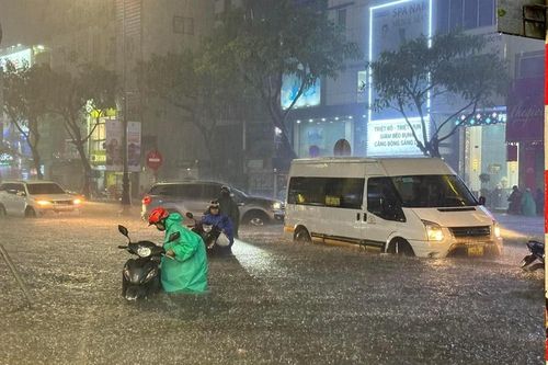 Đà Nẵng ngập nặng trong trận mưa lớn lịch sử