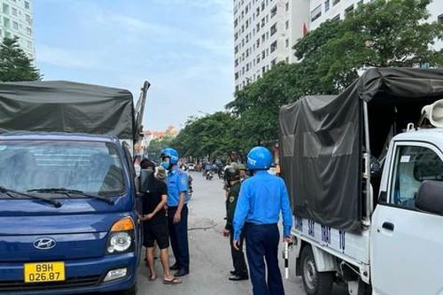 Bí thư Hà Nội lên tiếng, Hoàng Mai 'vội vã' ra quân lấy lại lòng đường, vỉa hè