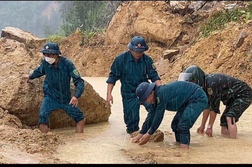 Sạt lở kéo dài hơn 1km ở Quảng Nam, người lao động được nghỉ làm ngày 15/10