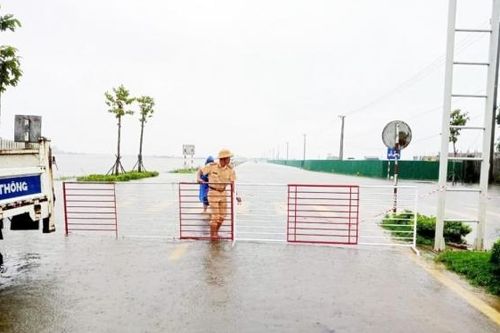 Thừa Thiên Huế: Ngập lụt diện rộng, giao thông chia cắt