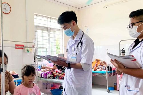 Gia Lai quan tâm động viên, nâng cao chế độ đãi ngộ đối với cán bộ, nhân viên y tế