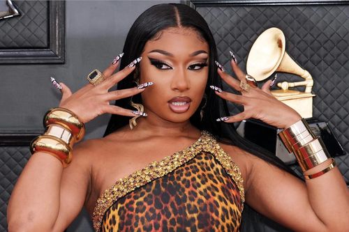 Trộm đập vỡ cửa nhà rapper Megan Thee Stallion, lấy đi 400 nghìn USD