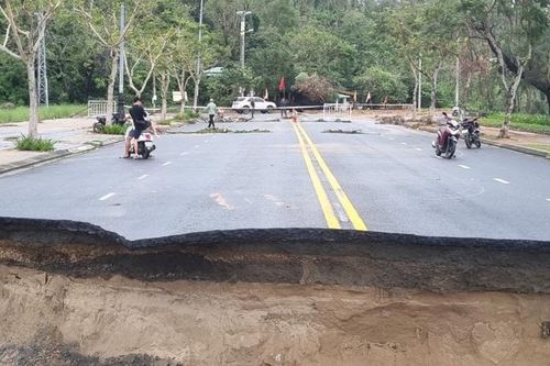 Đường lên bán đảo Sơn Trà sạt lở nghiêm trọng