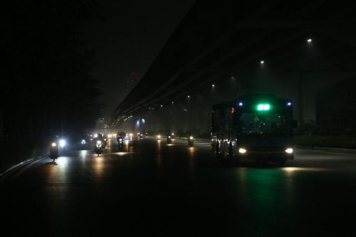 Khẩn trương đưa vào vận hành hệ thống chiếu sáng trên đường Phạm Văn Đồng