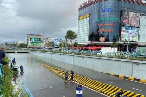 Đà Nẵng: Bốn người chết do mưa ngập, nhiều nơi nước vẫn bủa vây
