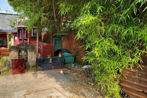 Người đàn ông nằm chết trên ngôi mộ ở quận Gò Vấp