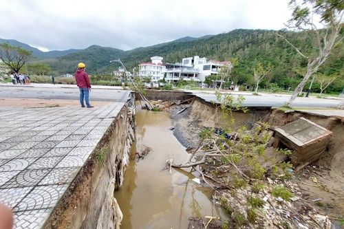 Mặt đường Hoàng Sa gãy đôi, Đà Nẵng khuyến cáo dừng tham quan bán đảo Sơn Trà