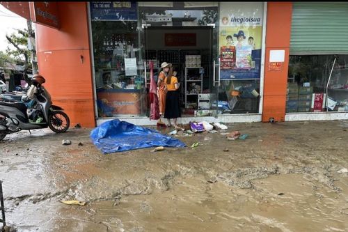 Người Đà Nẵng chật vật khắc phục hậu quả sau trận ngập lịch sử
