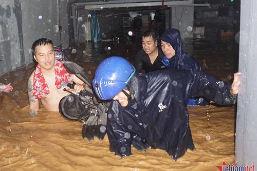 6 giờ 'dị thường' trong trận ngập lụt kinh hoàng ở Đà Nẵng