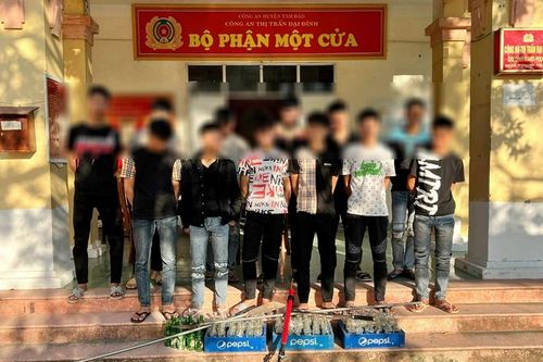 Hai nhóm thanh niên 'nhí' hẹn nhau hỗn chiến bằng dao phóng lợn, súng tự chế