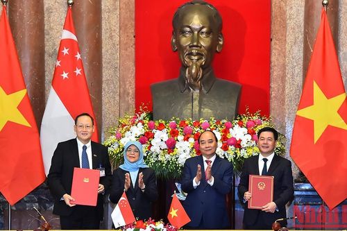 Việt Nam và Singapore ký kết nhiều văn kiện hợp tác, đầu tư quan trọng