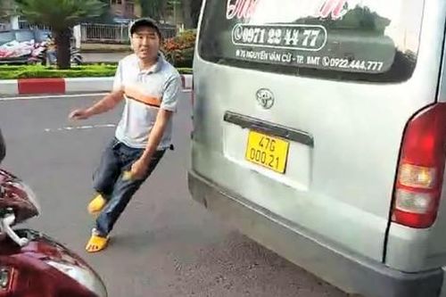 Một phóng viên bị đánh, đe dọa 'tao biết nhà mày, con mày học ở đâu'