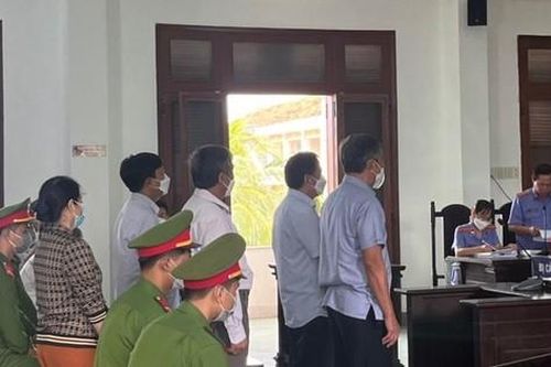 Xét xử 5 cựu quan chức vụ bán giảm giá 262 lô đất cho doanh nghiệp