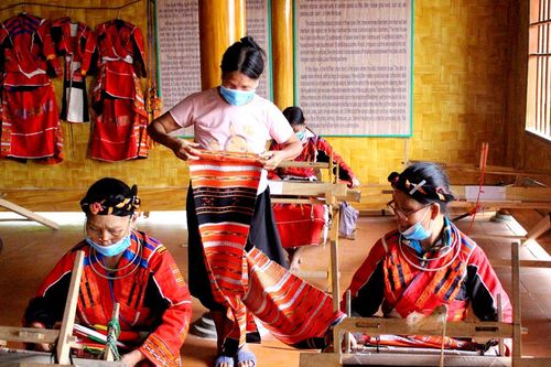 Sắc màu thổ cẩm Pà Thẻn