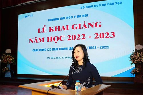 Quyền Bộ trưởng Y tế nhắn nhủ về đạo đức nghề nghiệp đến sinh viên ngành y