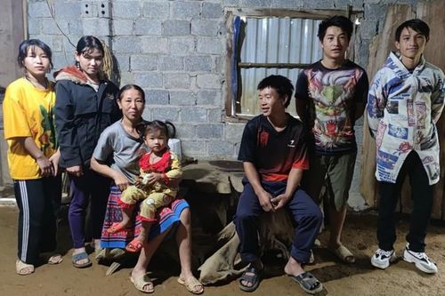 Những kỷ lục buồn trên đỉnh Pà Cò: 4 bố con đều lấy vợ ở tuổi 17