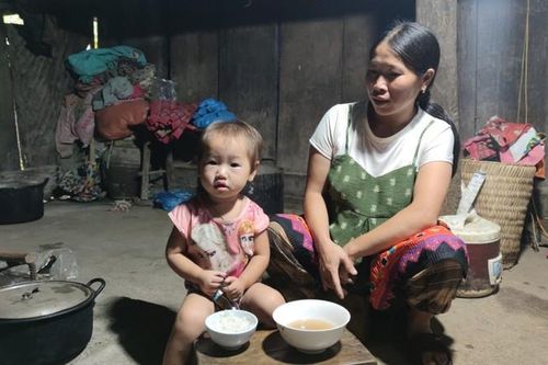 Kỷ lục buồn trên đỉnh Pà Cò: 'Đẻ được con trai mới thôi'
