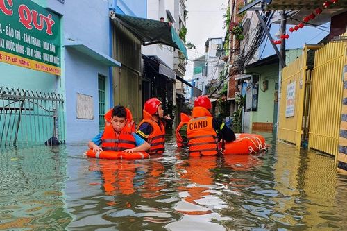 Tình người Đà Nẵng sau ngày mưa lũ