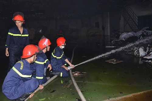 Hưng Hà (Thái Bình): Khống chế kịp thời đám cháy lớn tại làng nghề dệt nổi tiếng Thái Phương