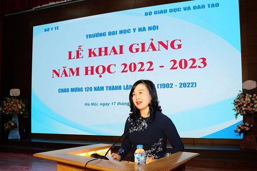 Quyền Bộ trưởng Bộ Y tế nhắn gửi tân sinh viên Đại học Y Hà Nội: 'Học thật giỏi và ước mơ thật nhiều'
