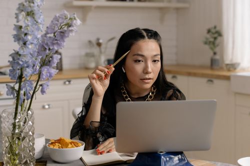 Hụt công việc vì trang cá nhân trên Facebook không đẹp