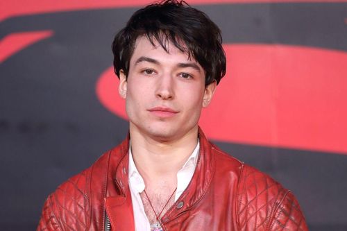 Tài tử Ezra Miller có nguy cơ ngồi tù 26 năm