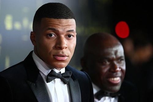 Mbappe bị la ó khi dự gala Quả bóng vàng