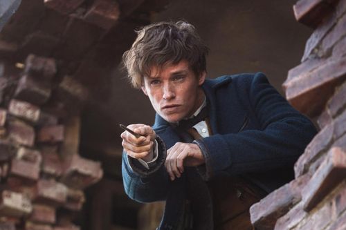 Eddie Redmayne đánh cắp đồ từ phim trường