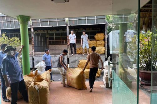 Hải Dương: Thu giữ hơn 14 tấn quần áo 'sida' mùa đông