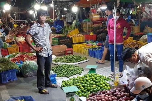 Vì sao chợ cóc đang bùng phát mạnh mẽ ở TPHCM?