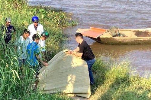Tìm thấy thi thể nữ sinh lớp 11 nhảy cầu sông Đáy