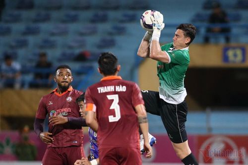 Đặng Văn Lâm mắc lỗi, Bình Định thắng nhọc Hà Tĩnh