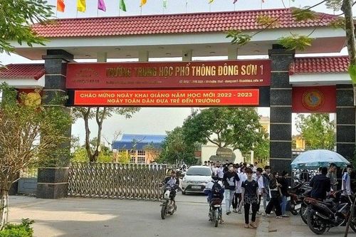 Một trường ở nông thôn thu 10 triệu đồng/học sinh tiền đầu năm