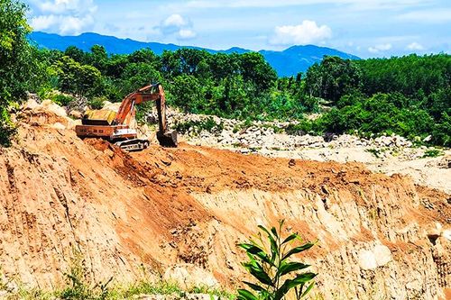 Nỗi lo cát tặc ở suối Lách
