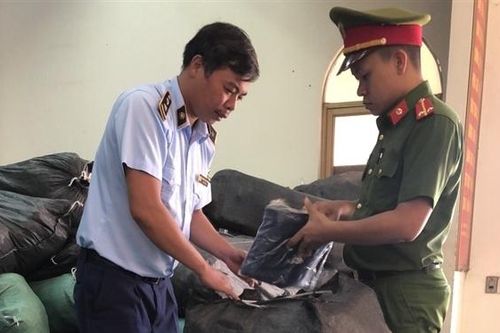 Hải Dương: Phát hiện hàng chục tấn quần áo không rõ xuất xứ