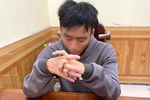 Trộm điện thoại của đồng nghiệp rồi giấu vào... đống cát