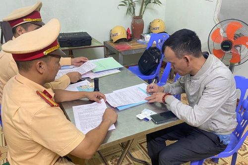 Tài xế ô tô tải không nhường đường xe cấp cứu chở bệnh nhân nguy kịch khai gì?