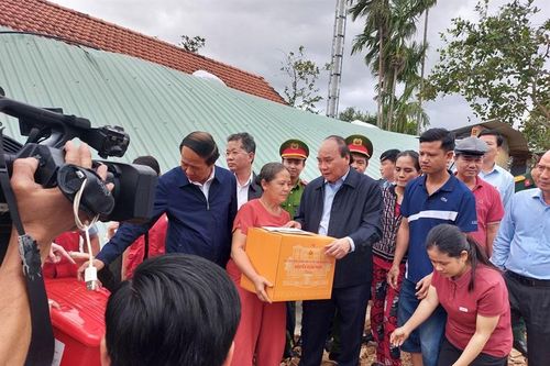 Chủ tịch nước chia sẻ sâu sắc thiệt hại của người dân trong trận lụt lịch sử