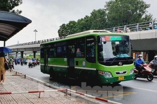 Thêm 2 tuyến xe buýt giảm ùn tắc tại sân bay Tân Sơn Nhất