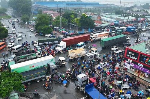 Tai nạn chết người trên quốc lộ 51, kẹt xe kéo dài nhiều giờ