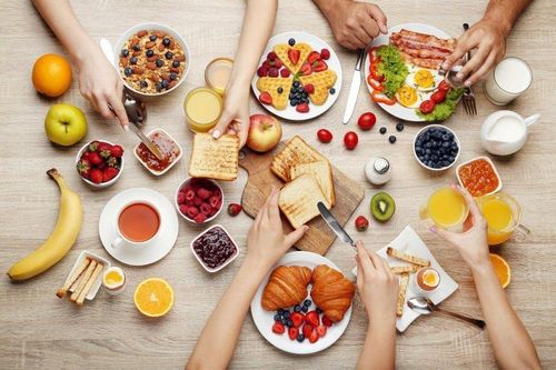 Chuyên gia khuyến cáo nhóm người sau không nên ăn sáng ngay sau khi thức dậy dù vội tới mấy