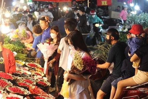 Những chợ hoa lớn nhất Hà Nội sôi động trước lễ 20/10