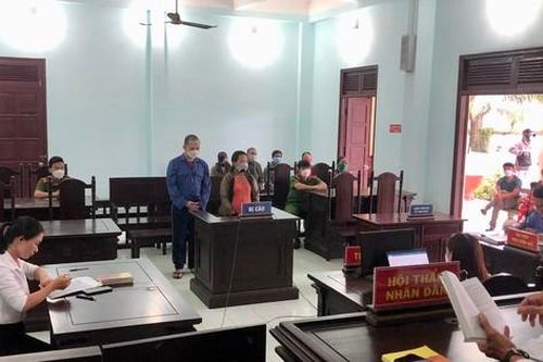 Hành hạ bé gái 7 tuổi, cha dượng lĩnh án 5 năm 6 tháng tù