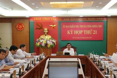 Cảnh cáo nguyên Chủ tịch Viện Hàn lâm Khoa học xã hội Nguyễn Quang Thuấn