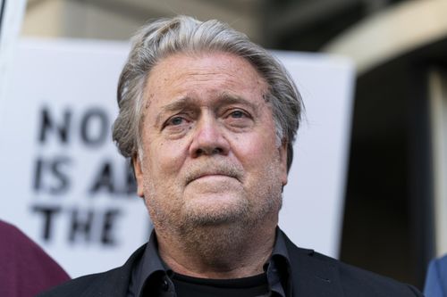 Cựu cố vấn của ông Trump lĩnh án tù