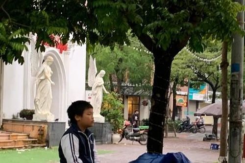 Học sinh 'gà gật' đến trường vì vào học sớm: Đẩy giờ học muộn hơn là 'tối kiến'