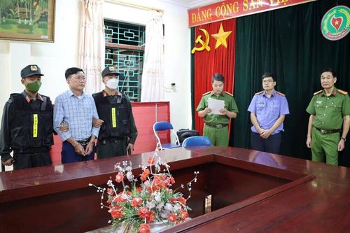 Phê chuẩn khởi tố, bắt tạm giam Chủ tịch xã tham ô tiền hỗ trợ các hộ dân khó khăn