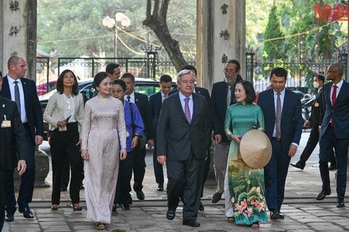 Tổng Thư ký Liên hợp quốc tham quan Văn Miếu-Quốc Tử Giám và Hoàng thành Thăng Long